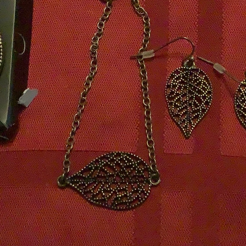 3 Piece Leaf Design Set. New In Box♥️ - Picture 3 of 7